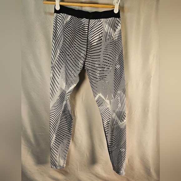 Nike Golf Leggings - Picture 4 of 5
